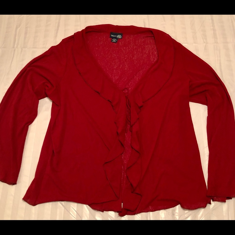 Gorgeous red flowing coverup!
Brand -Venezia Jeans
